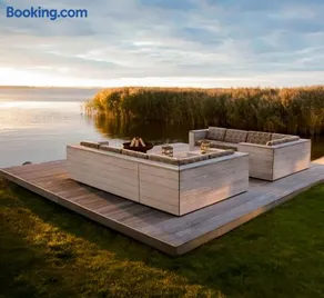 Ferienhaus Peeneblick - exklusives Traumhaus in Direktlage am Wasser mit Bootssteg und Aussensauna - Image 3