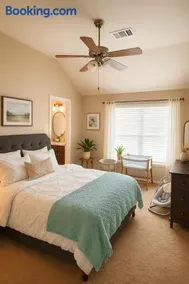 Spacious 3BR Home w Game Room, Gym & Study - Image 3