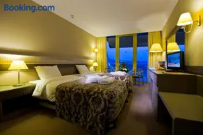 Fantasia Deluxe Hotel - Image 4