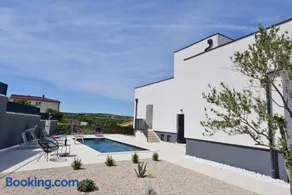 Villa Helvetia with heated pool - Image 3