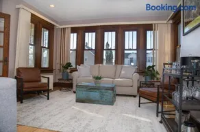 The Rhine Street Retreat Prime location! - Image 2