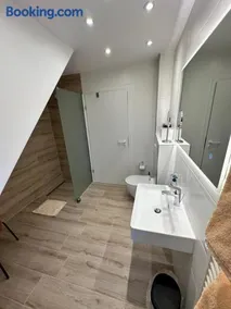 Zwei Ferienwohnungen Anker max 5 Personen & Leuchtturm max 4 Personen, direkt in Steinhude Scheunenviertel, Balkon, WLAN , Privater Parkplatz, Wallbox - Image 4