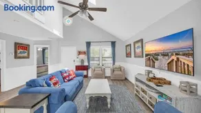 6BR Waterfront Home Private Pool & Dock - Image 2
