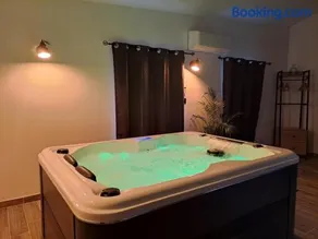 Maison chaleureuse avec jacuzzi interieur - Image 4