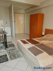 Kamelia Garden Apartment - Image 2