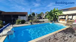 Gîtes de 2 à 11 personnes au Domaine d'USSON - Image 1