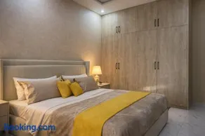 Luxury 1BHK & 2BHK Apartments With 2 Ac and Free Private Parking - Image 4