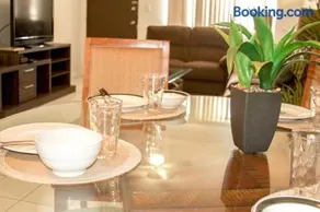2 BEDROOM / 1 BATH ONLY 5 MINUTES AWAY FROM BANK OF HAWAII - Image 1