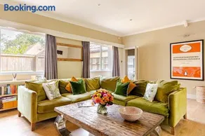 Spacious Country Cottage Sleeps 7, Air Con, Fire Pit & Dog Friendly close to Bath - Image 3