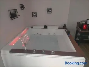 Suite romantique avec jacuzzi - Image 1