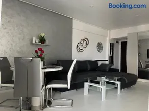 Luxury Westpark 2-Room Apartment Lakeview W5 - Image 3