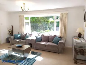 Lions Lodge- Great location with hot tub - Image 4