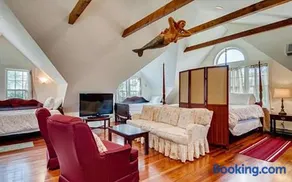 West Tisbury Inn - Image 1