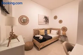 Theonisxenia Luxury Apt at Metro M3 - Image 3