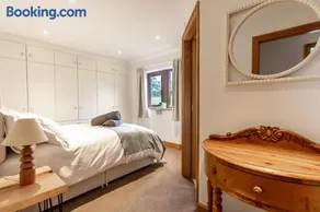 GARDEN FIELD COTTAGE - Spacious Holmbridge Home with Rolling Hill Views - Image 5