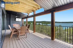 Amazing Views of Table Rock, Pvt Hot Tub, Theatre Room, Free Daily Tickets to Branson Attractions! - Image 1