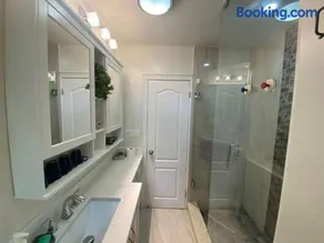 Cozy Room North York Shared Bath Near Subway - Image 4