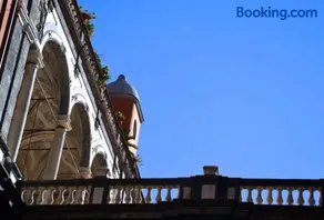 Maison Des Fleurs - Image 2