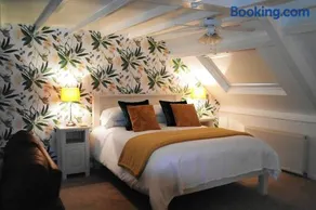White Linen Whitby, Room Only - Image 5