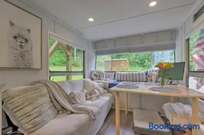 Converted Trailer w/ Furnished Deck in Marshall! - Image 4