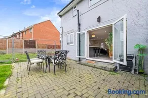 Contractor Base, 3BR, Free Parking, Fast Wi-Fi - Image 3