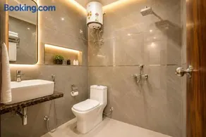 Hotel Royal Grand Villa Near Igi Delhi Airport - Image 2