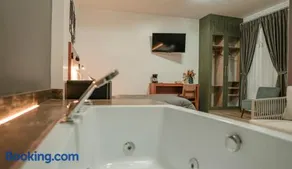 Hotel Sacha Golden - Image 2