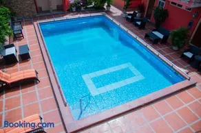 Windjammer International Cuisine & Comfort Inn - Image 2