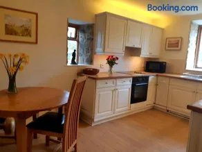 Plough Cottage is a 18th Century barn conversion offering a tranquil rural retreat 9 miles from the Lake District National Park - Image 4