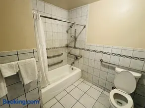 Imperial Inn & Suites - Image 2