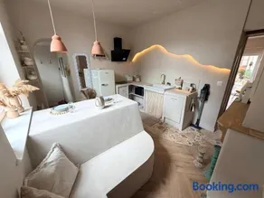 Le Douze - Suite privée, Jacuzzi spa et Terrasse - Image 2