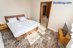 Hotel Trzy Podkowy - Image 1