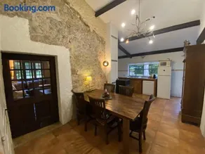 Cosy former bakery house with communal swimming pool - Image 1