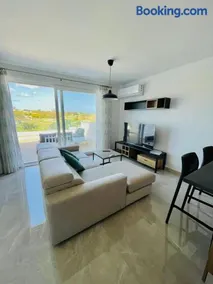 Axtart Penthouse with Amazing Views - Image 3