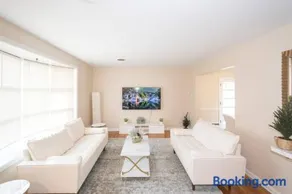 Home in College Park - Image 3