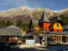 La Villetta Food & Drink Rooms for Rent - No Reception - - Image 5