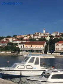 Villa Iris Apartments - Image 4