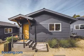 Fish Board Studio includes King Bed with Kitchenette and Futon - Image 1
