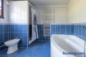 House for 13 people, heated pool, bocce court - Image 2