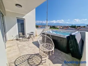 4 GENTLEMEN VILLAS with private jacuzzi - Image 2