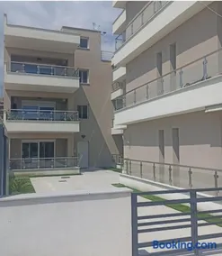 Johns Urban Apartment - Image 2
