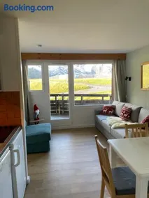 Newly renovated flat on the slopes - Image 3