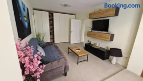 University Apt - Image 2