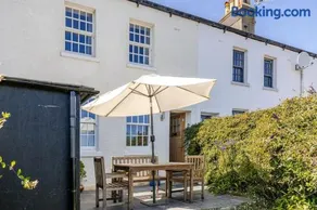 2a Coastguard Cottages - Image 1