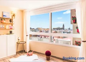 Malaga Centre Apartment with Parking - Image 1