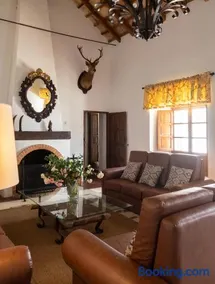 Luxurious Villa in Córdoba + Pool - Image 2