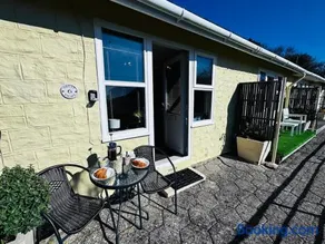 'The Great Escape' stunning sea and garden views - Image 1