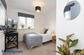 Sleeps 8, off-road parking for 3 cars, pet friendly, welcome hamper - Image 4