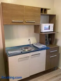 Spacious Apartment Minutes from the Beach - Image 3