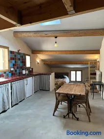 Charming loft in Cucuron - up to 4 guests - Image 3